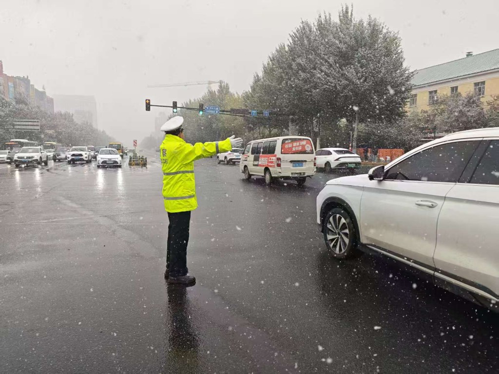 雨雪天气哈尔滨交警安全出行指南_出行提示_哈尔滨雨雪天气安全出行提示