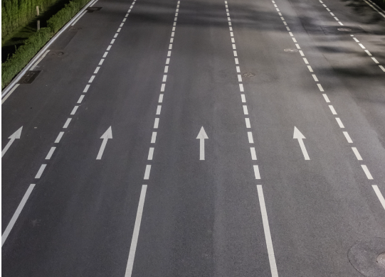 出行提示_紧闭车门防风沙_大风天气安全驾车