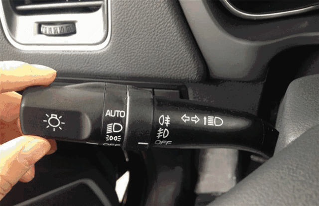 雪地行车安全技巧_降雪天气开车注意事项_出行提示