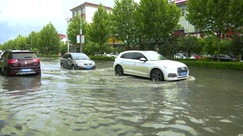 雨天开车注意事项_出行提示_雨天安全出行