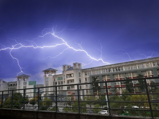 出行提示_南方强降雨出行注意事项_暴雨出行安全提示
