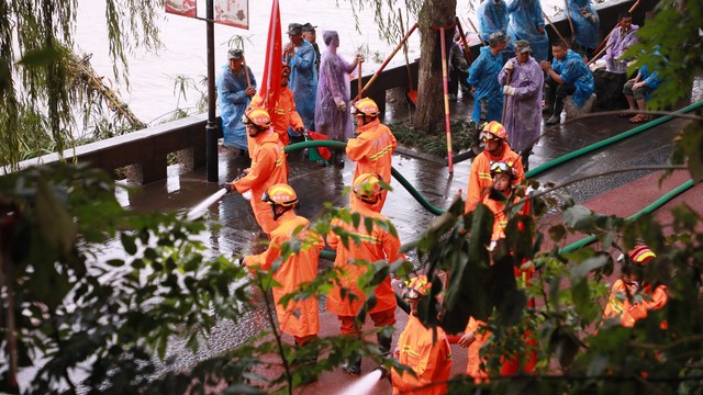 出行提示_强降雨天气安全出行_暴雨预警信号