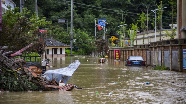 强降雨出行安全提示_出行提示_城市暴雨出行攻略