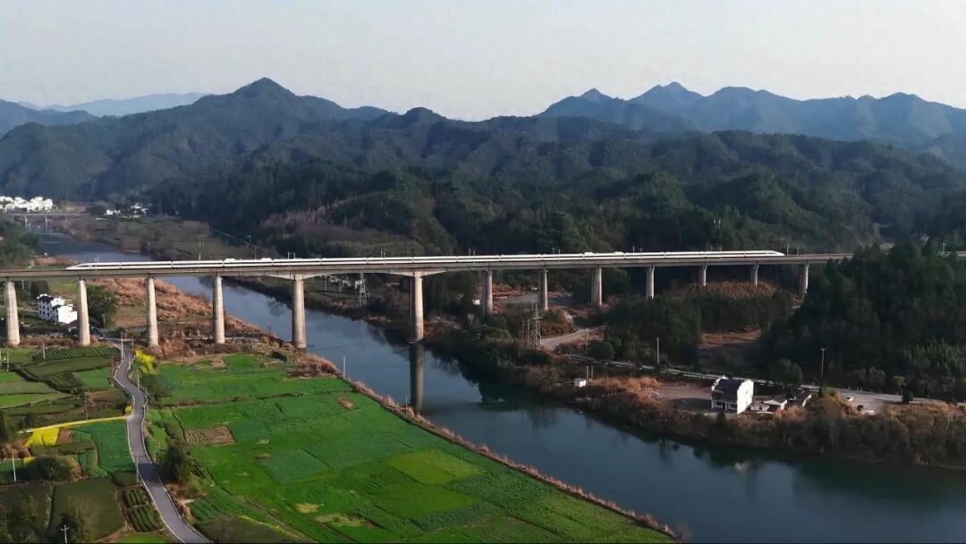 出行提示_高速行车安全提示_国庆中秋返程铁路客流量