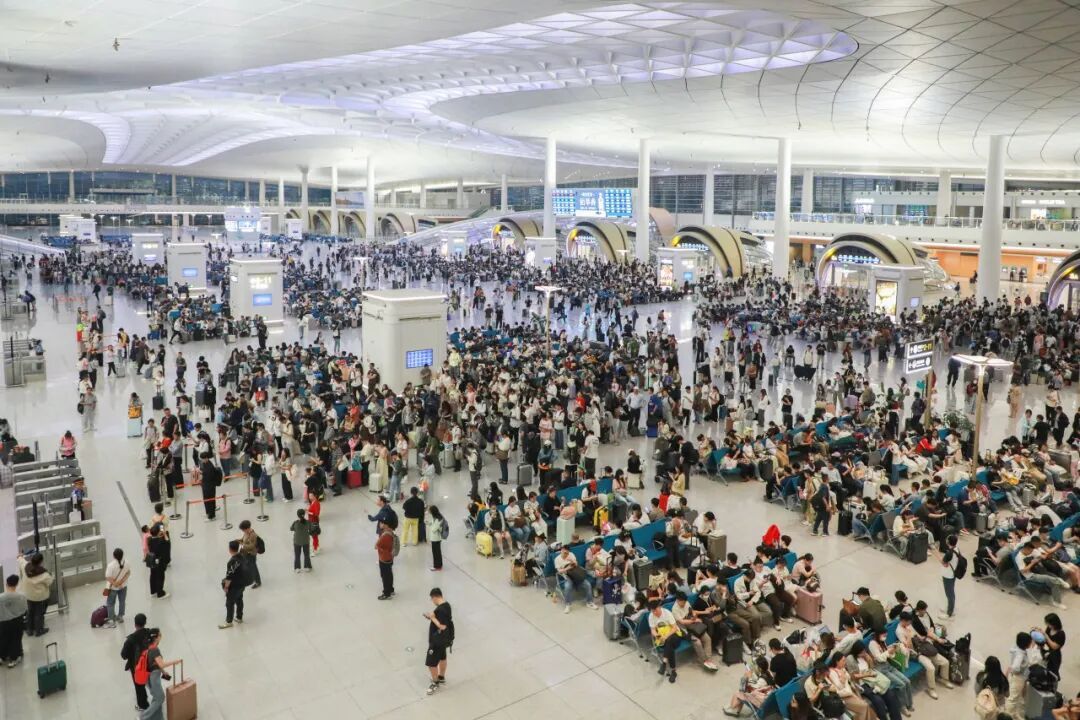 国庆中秋返程铁路客流量_高速行车安全提示_出行提示