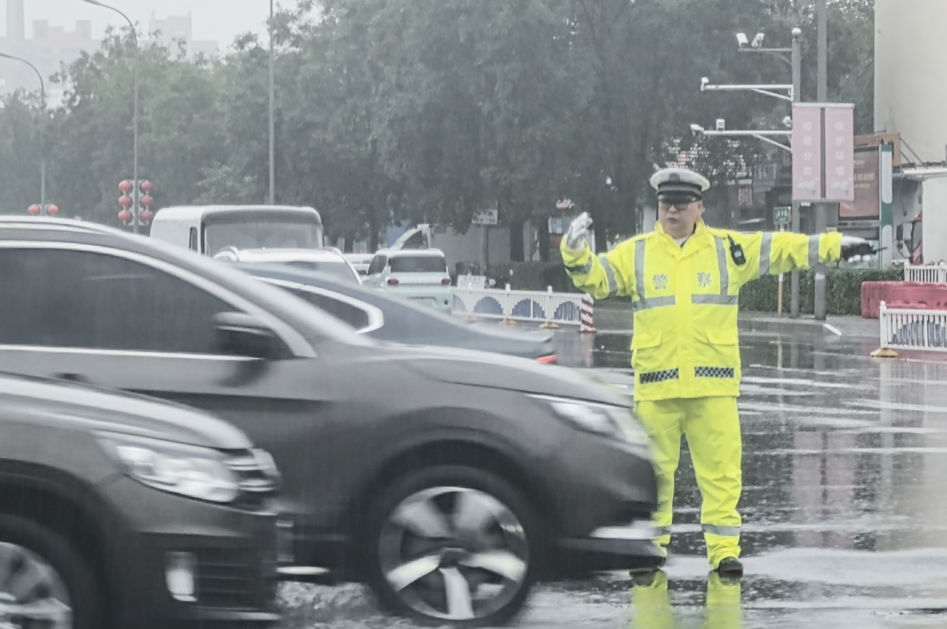 京津冀强降雨路况信息_出行提示_廊坊交警雨天出行安全