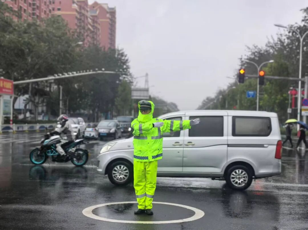 廊坊交警雨天出行安全_出行提示_京津冀强降雨路况信息