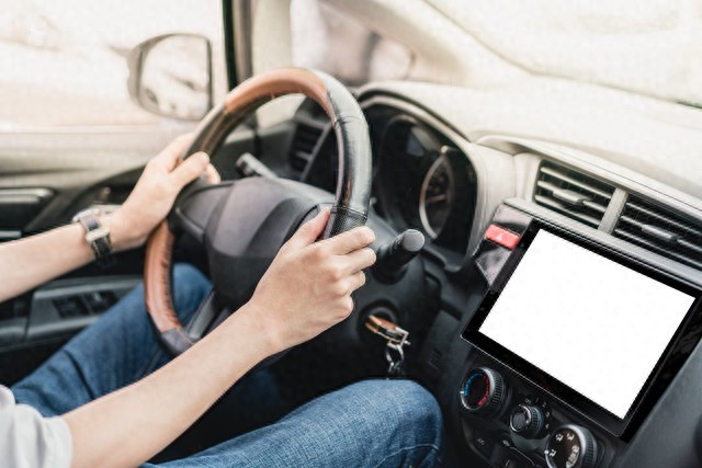 路况_日常行车安全指南_新手驾驶技巧