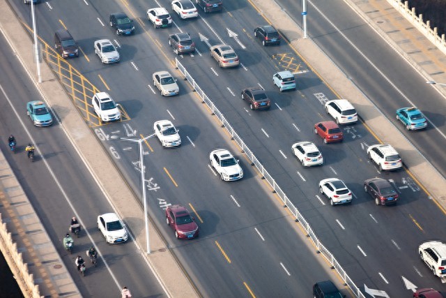 城市拥堵路段驾驶技巧_不同路况驾驶技巧_路况