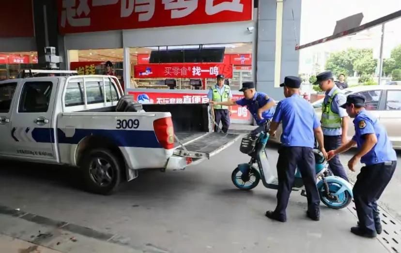 中老年出行替代方案_低速电动车禁行政策_禁行