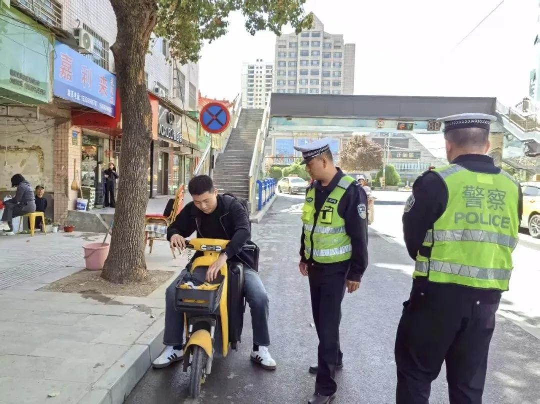 电动车号牌新规_黄色临时标识牌禁行_禁行