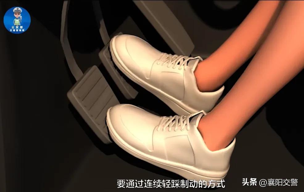 出行提示_冬季雾天高速公路安全_路面暗冰行车技巧