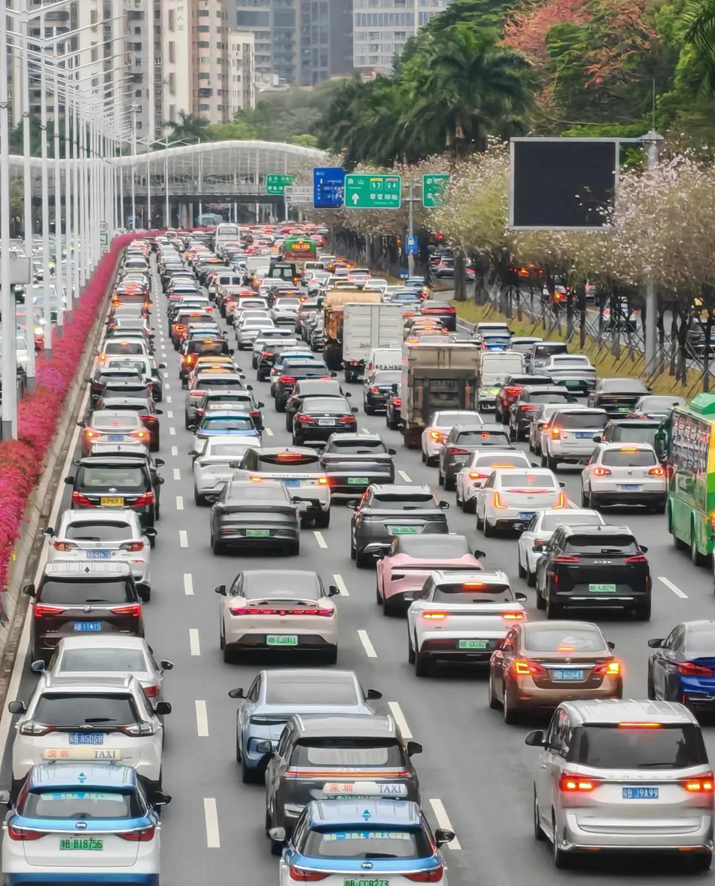 深圳外地车限行政策调整_限行_免限行申请次数翻倍