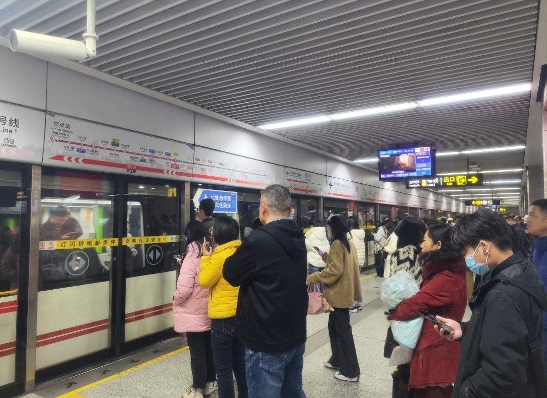 郑州公共交通早高峰客流量增长_限行_郑州市限行政策恢复