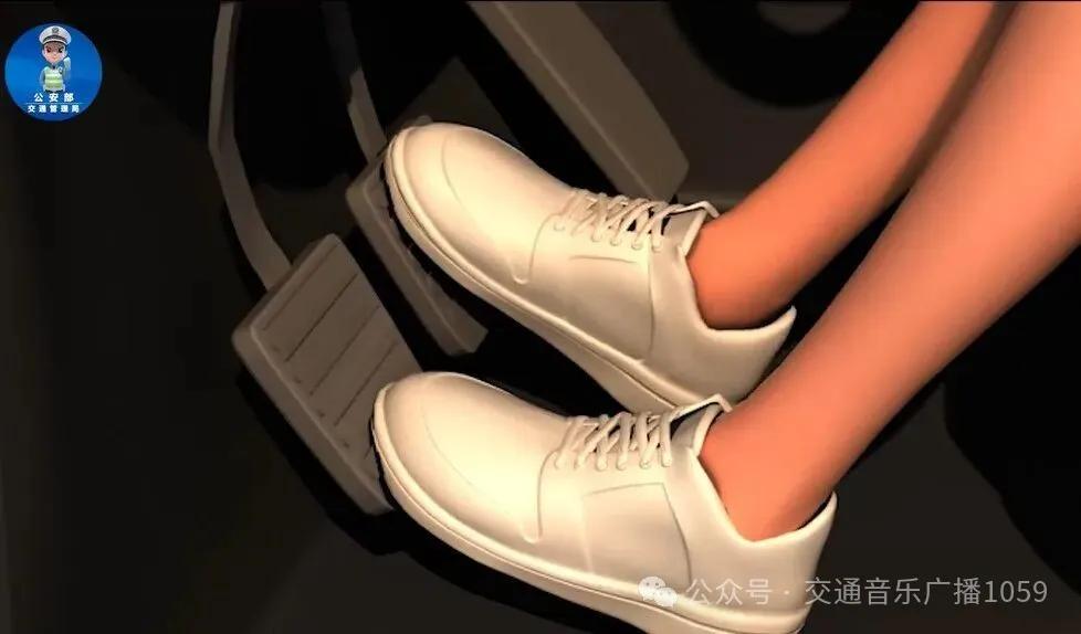 出行提示_冬季雨雪道路交通安全注意事项_雪天安全行车技巧