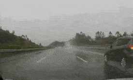 出行提示_夏季雨天行车安全技巧_夏季高温交通安全注意事项