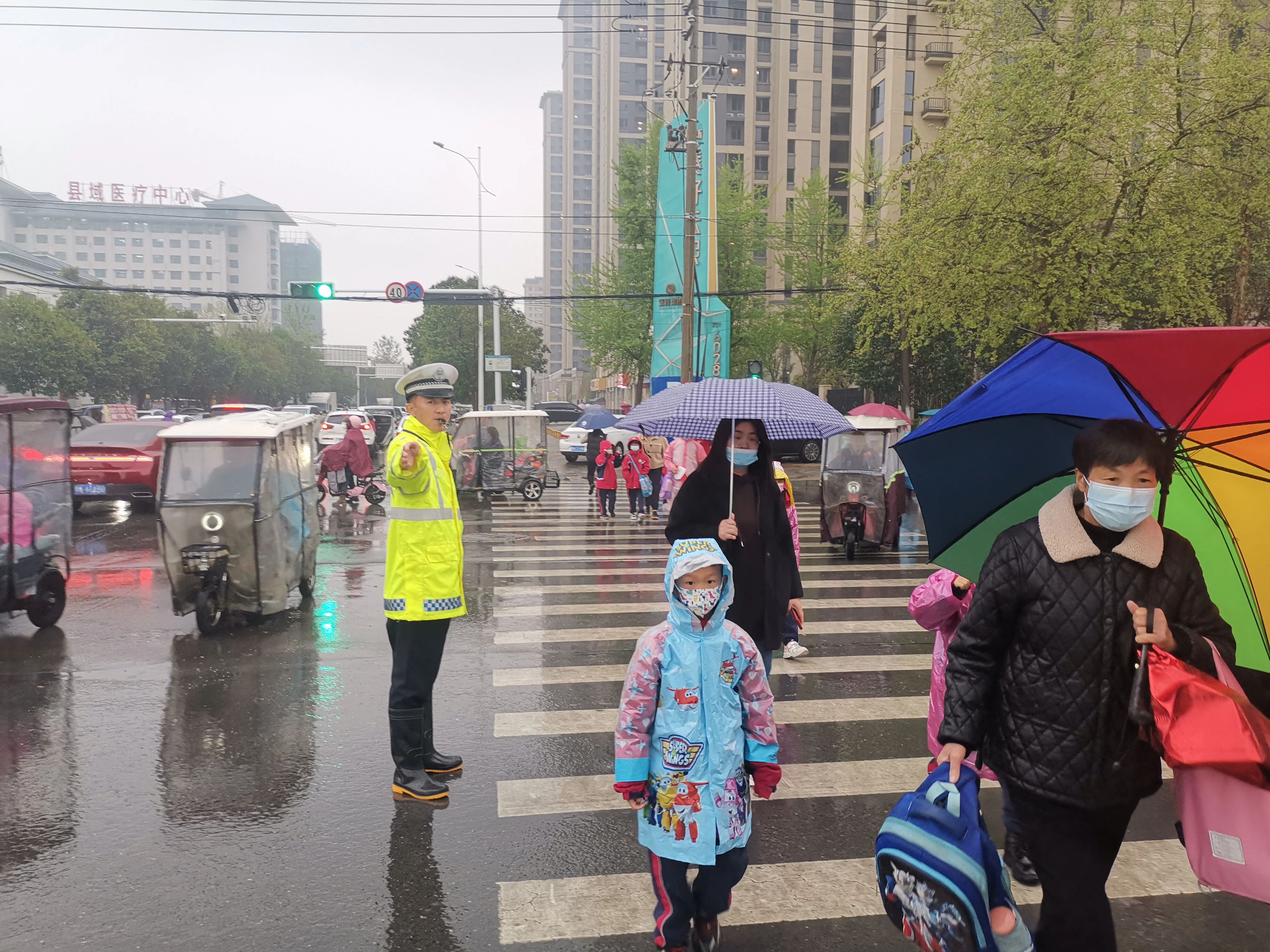 郑州明早交通路况_郑州早高峰送学高峰路况_出行提示