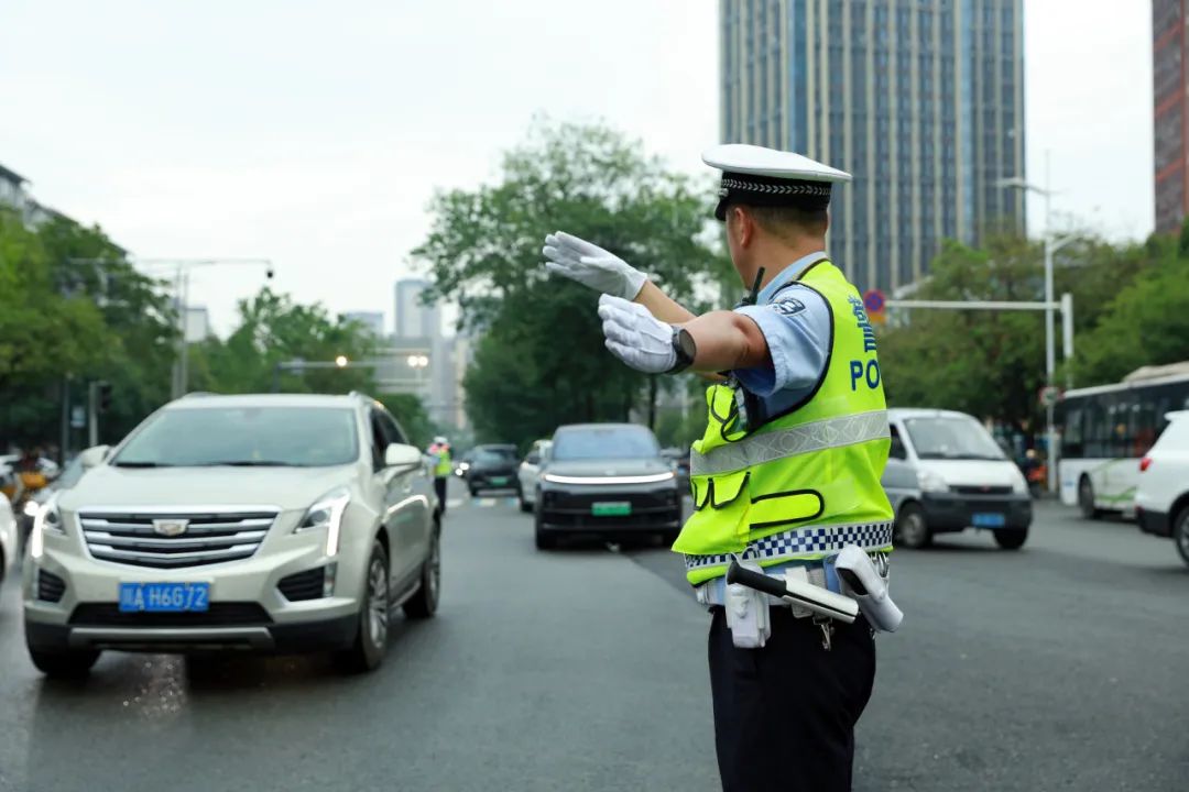出行提示_学生上下学交通安全知识_成都交警十一分局开学交通安全提示