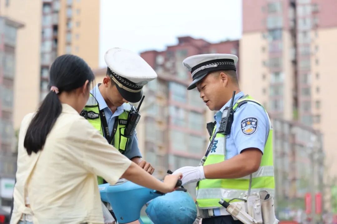 出行提示_国庆节高速免费通行时间_国庆中秋双节出行安全提示