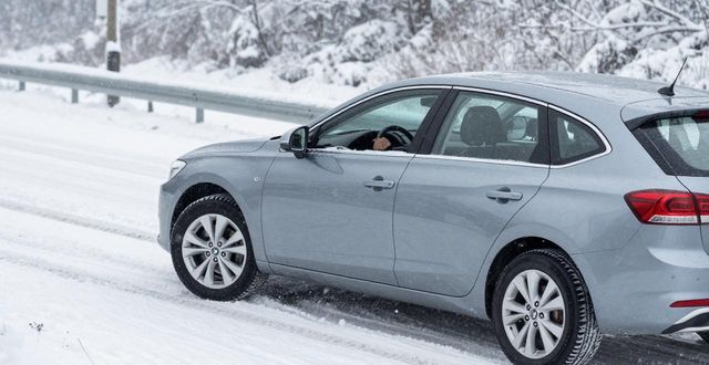 出行提示_雪后路滑行车安全指南_雪天驾驶注意事项