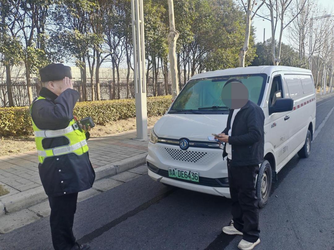 禁行标识牌图片大全_禁行的拼音_禁行