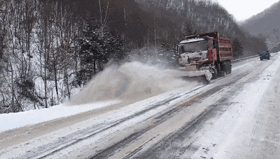降雪天气安全出行_出行提示_雪天开车注意事项