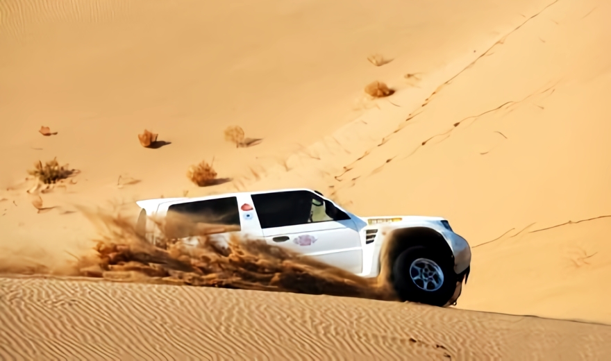 低速通过碎石路_越野驾驶技巧_路况