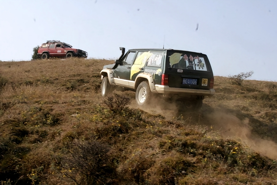 低速通过碎石路_路况_越野驾驶技巧
